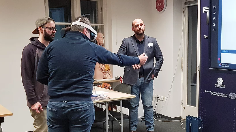 Die Teilnehmer testeten die VR-Brillen am TTZ.